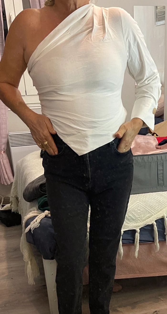 Chemise manche unilatérale