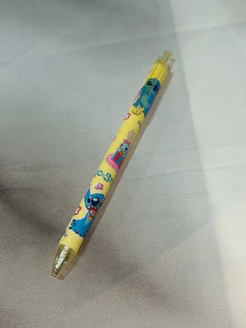 Stylo a bille bleue-Stitch Jaune⭐