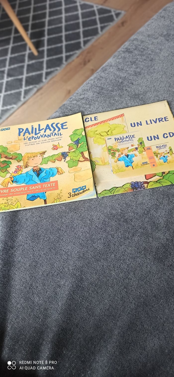 Livre souple paillasse l epouvantail