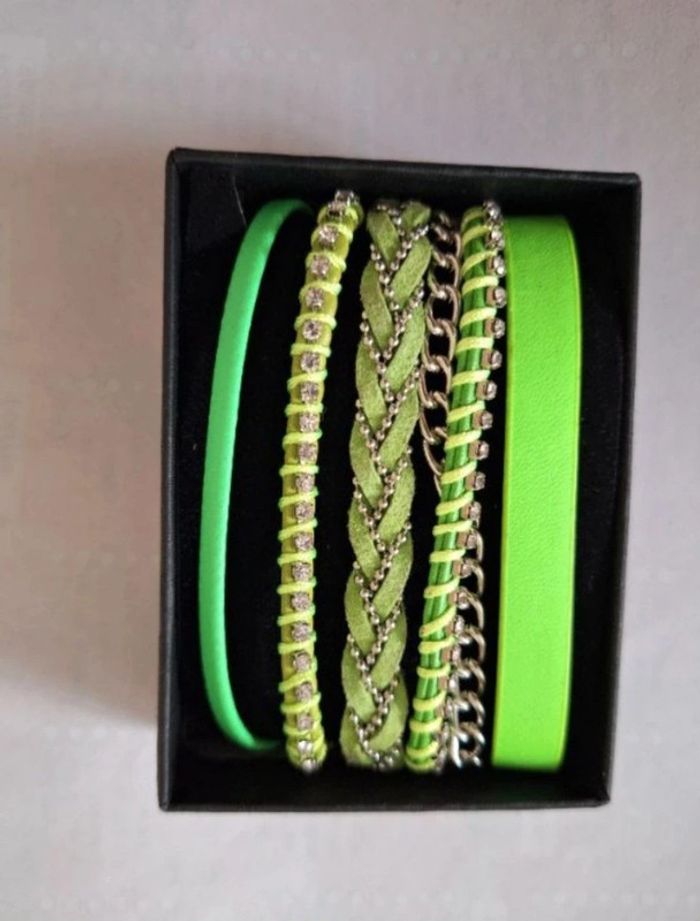 Bracelet neuf vert dans sa boîte d'origine - photo numéro 3