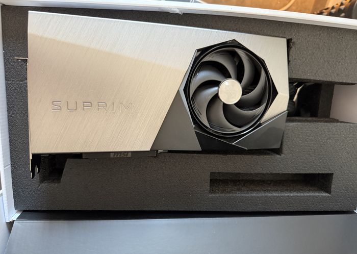 MSI GEFORCE RTX 5080 Suprim Liquid SOC - 16GB GDDR7 - photo numéro 3