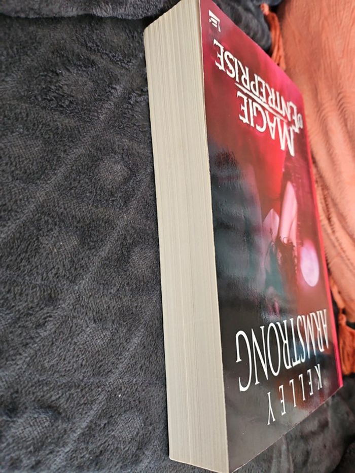 Livre broché kelley Armstrong magie d'entreprise - photo numéro 5