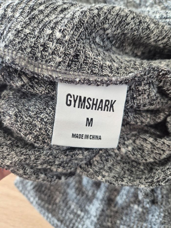 Sweat à capuche Gymshark, modèle crop (court) - photo numéro 4