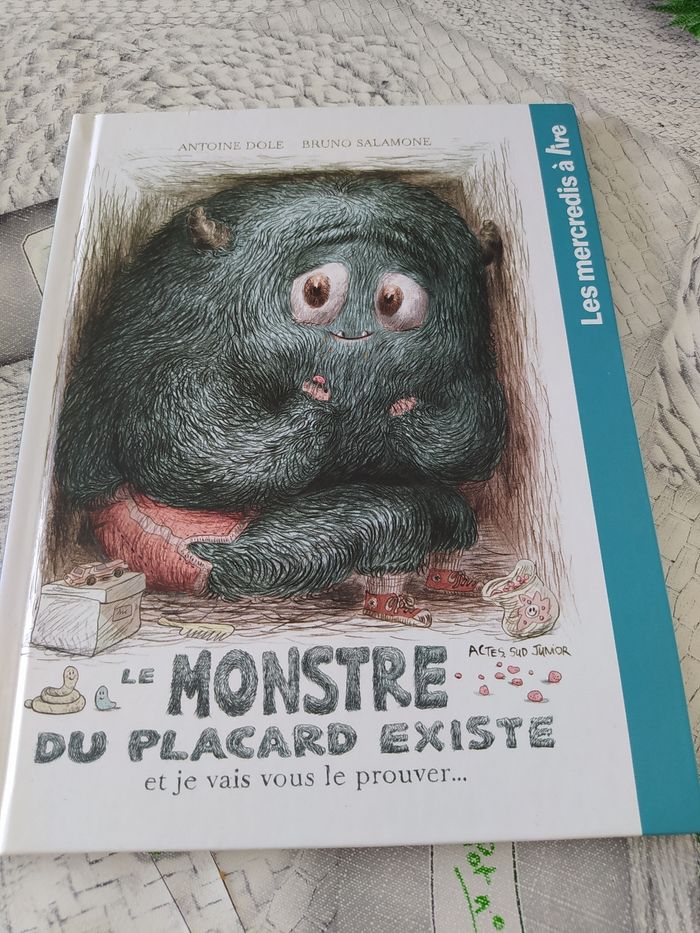 Livre montre du placard