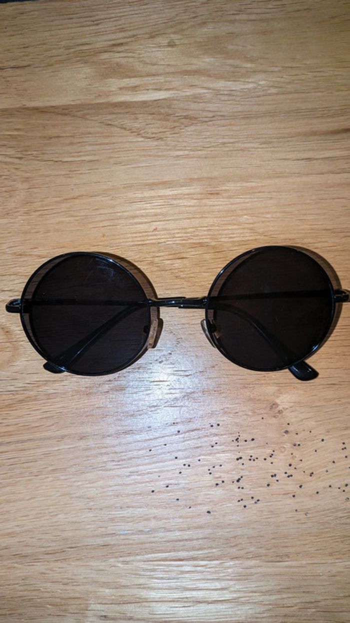 Lunettes de soleil noir shein