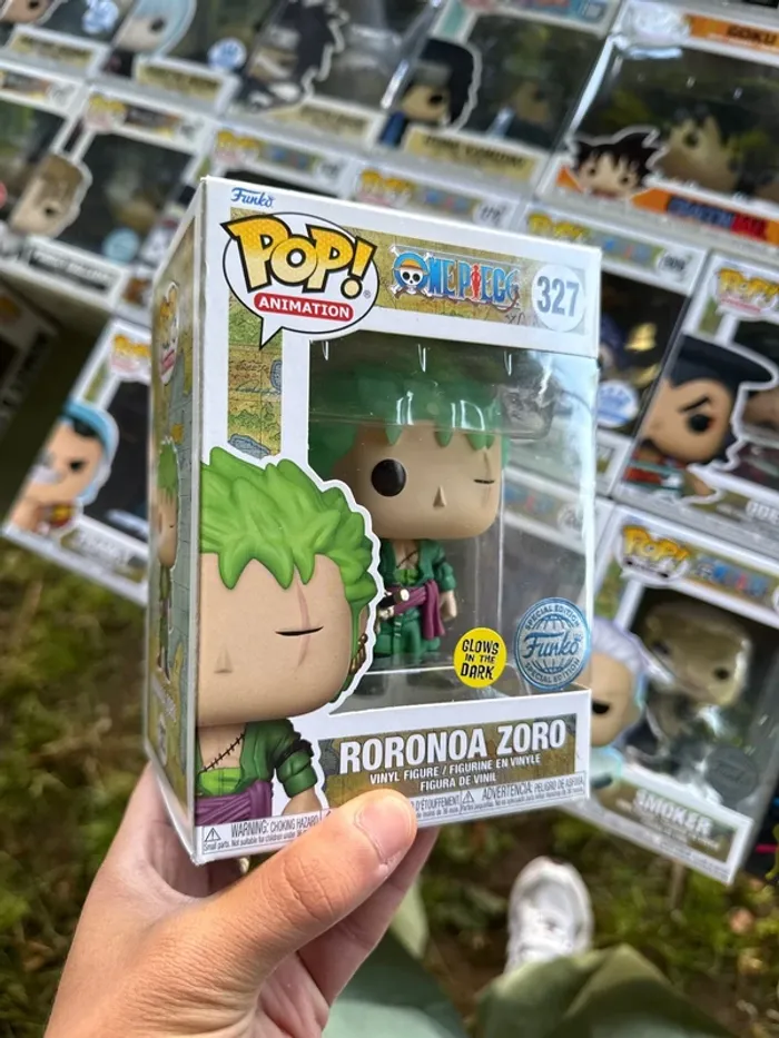 Funko Pop Roronoa Zoro 327 GITD - One piece
