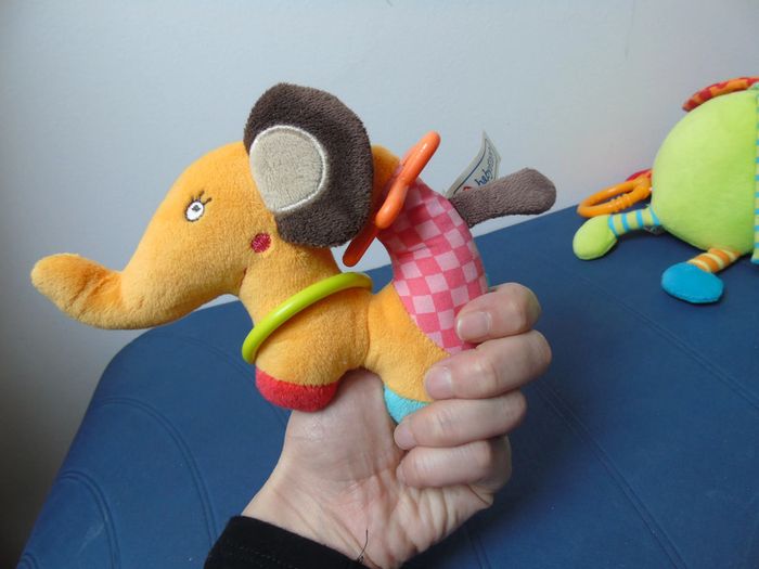 Lot de 3 doudous hochets et 1 peluche musicale - photo numéro 7