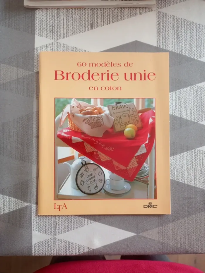 60 modèles de broderie unie DMC