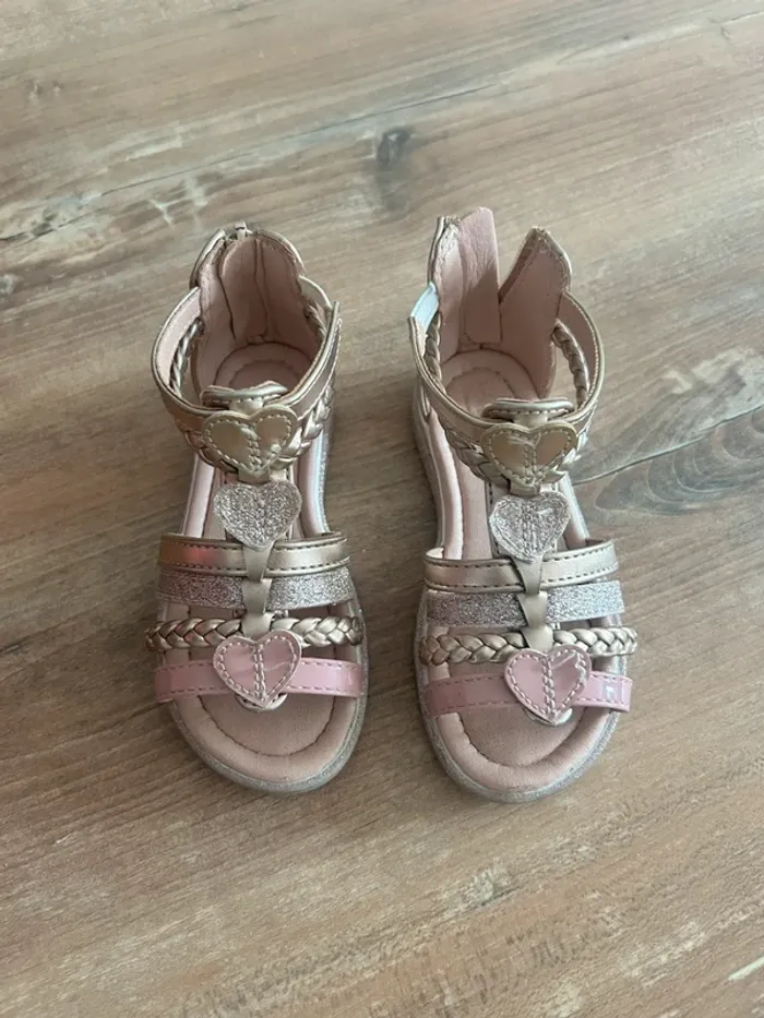 Nus pied fille taille 25