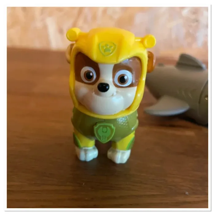 Idée Cadeau 🎁 Figurine Aqua Pups de Ruben avec son requin marteau de la Pat Patrouille - photo numéro 3