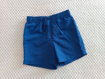 Short de bain bleu Carrefour taille 5-6 ans