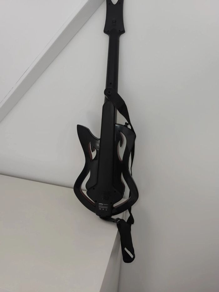 Wii - Guitare hero ( faire offre ) - photo numéro 2