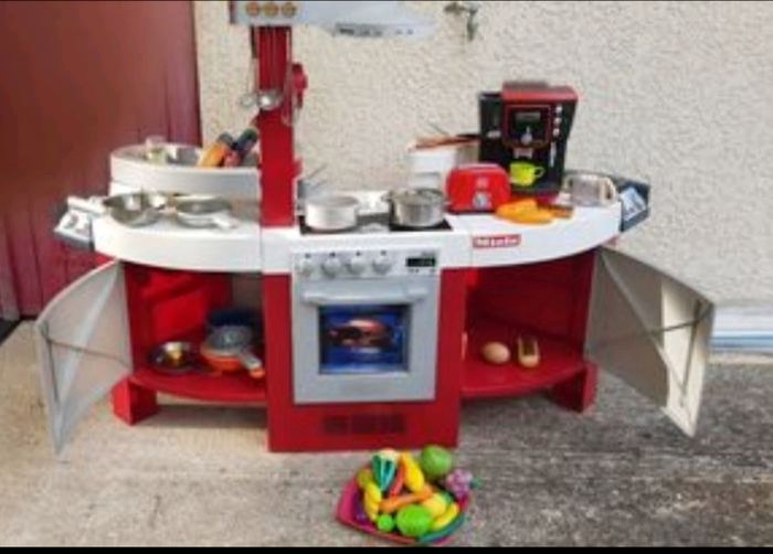 Cuisine enfant Miele équipé avec nombreux accessoires