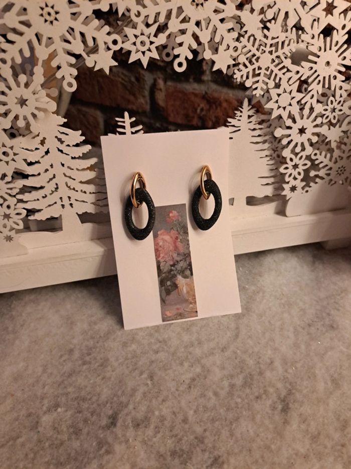 Boucles d'oreilles pendante noir et doré