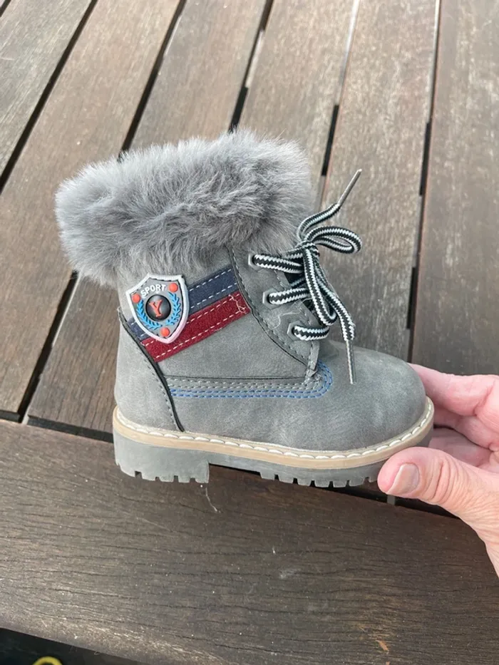 Bottines taille 22 neuves - photo numéro 2