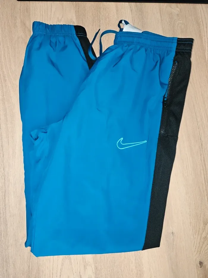 Bas survêtement/ jogging Nike homme Taille M + 1  gratuit - photo numéro 3