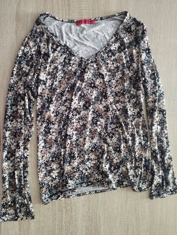 T shirt fluide manches longues.