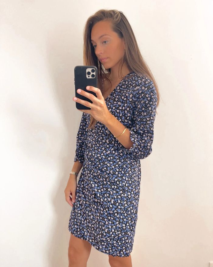 🌟 Robe à fleurs élastique bleu marine et noir - photo numéro 6