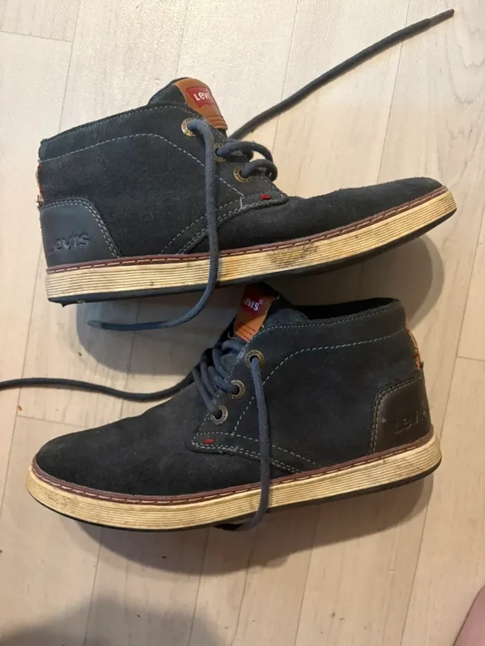Chaussures levi’S 35 semelles un peu usées - photo numéro 2