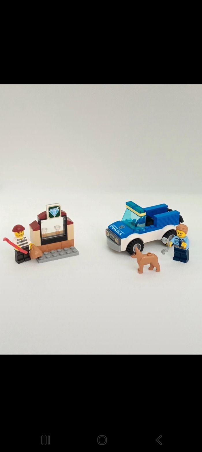 Figurine LEGO city 60241 L’unité cynophile de la Police
Complet