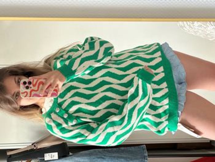 Pull vert à motifs neuf