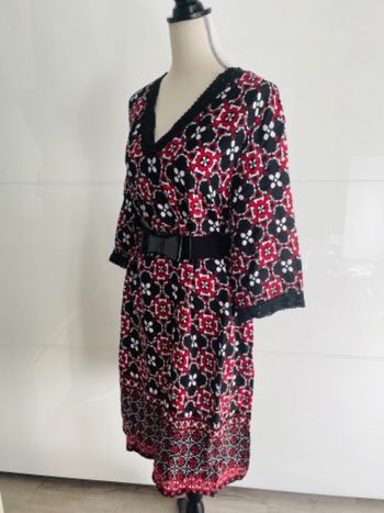 Jolie robe tendance  taille 42 neuve