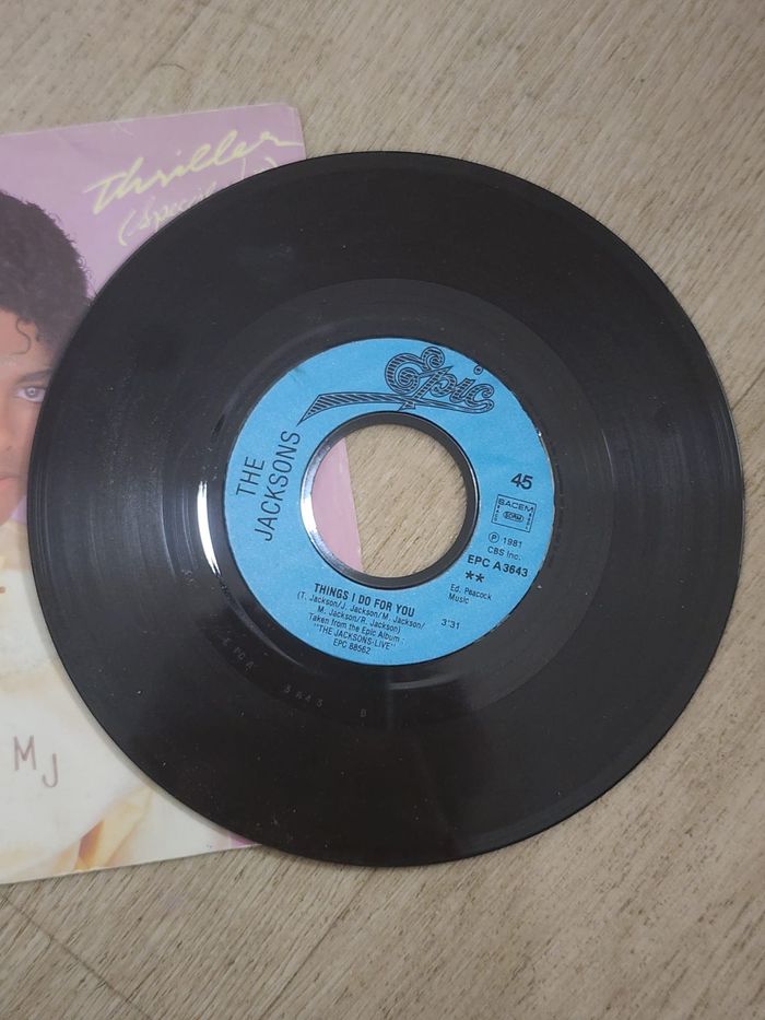 Vinyle - 45T – Michael Jackson – “Thriller (Special Edit)” / “Things I Do For You (Live)” - photo numéro 3