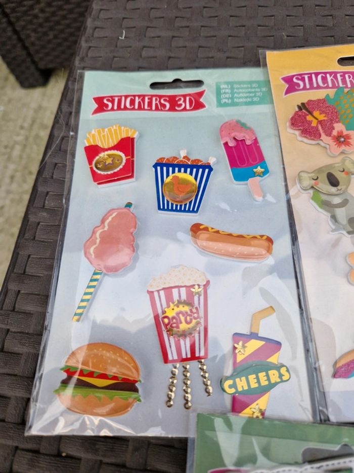 Lot de 5 paquets de stickers neufs en reliefs - photo numéro 4