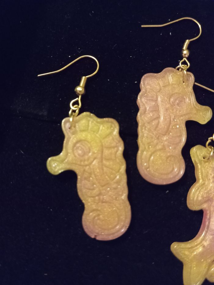 Lot de boucles d'oreilles en résine - photo numéro 2