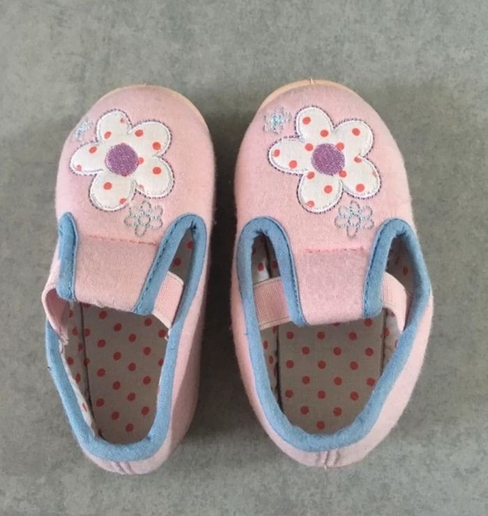 Chaussons rose NEUFS - taille 20 - photo numéro 3