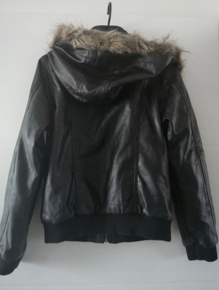 Blouson Kiabi
14 ans - photo numéro 2