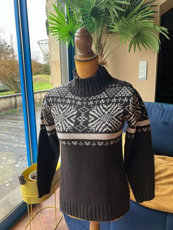 DPAM pull quasi neuf taille 12 ans marron très doux