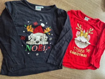 T-shirts de Noël Disney 6 ans en très bon état !