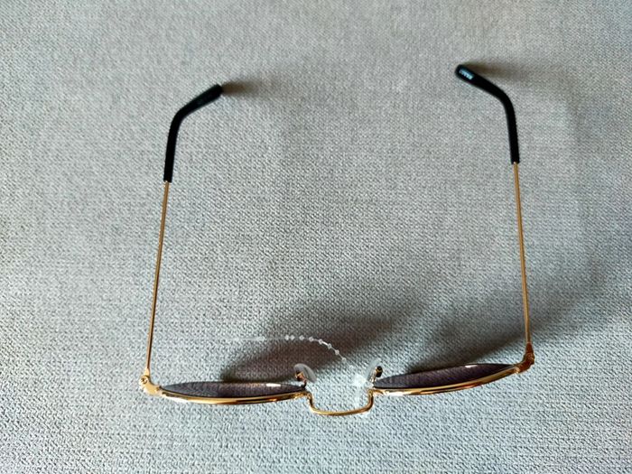 Lunettes de soleil rondes dorées & verres violets – neuves - photo numéro 3