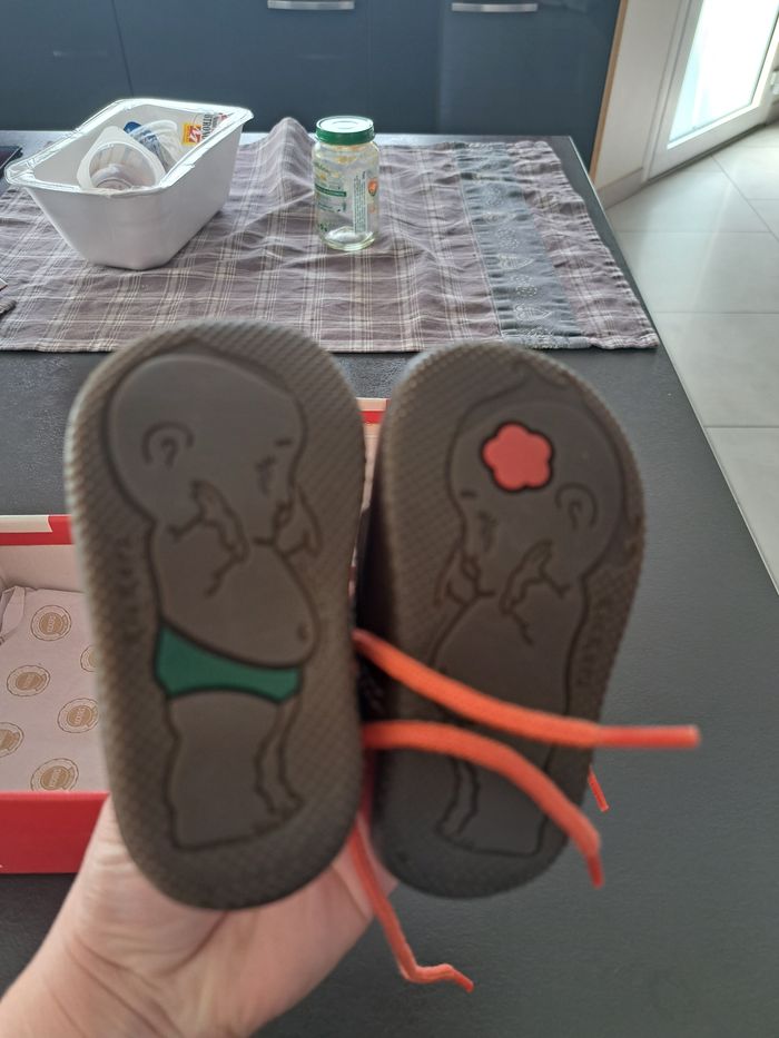 Chaussure bebe T18 neuve - photo numéro 3