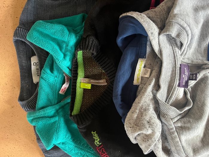 Lot de 5 pulls / gilets  garçon 5 ans - photo numéro 5