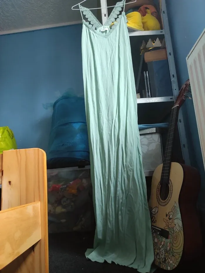 Robe longue à bretelles effet dentelles