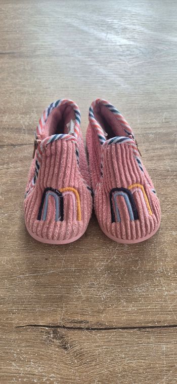 Chaussons côtelés T.24 