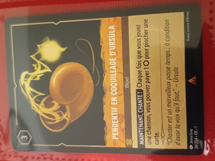 Pendentif en coquillage d'Ursula