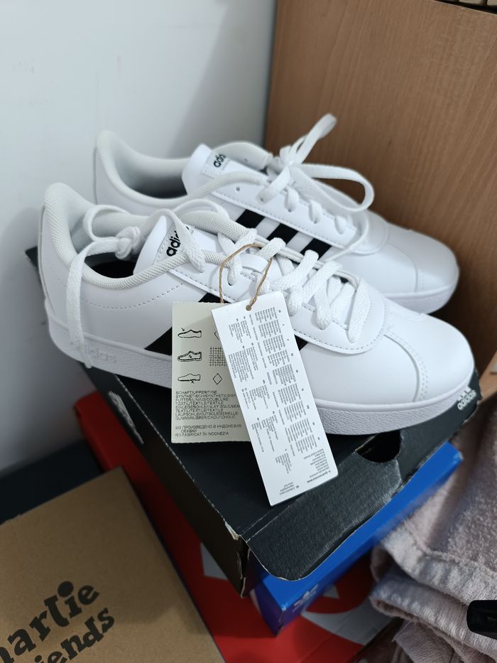 Basket adidas femme neuf avec étiquette (70€ - photo numéro 3