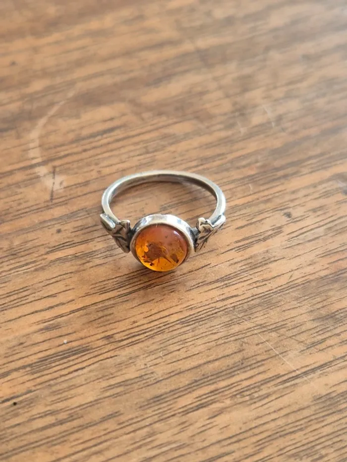Bague en argent et ambre
