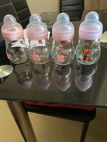 Lots de 4 biberons en verres mam