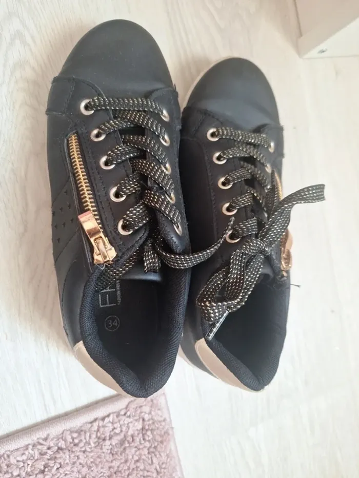 Lot de deux paires de chaussures noires pointure 34 - photo numéro 6