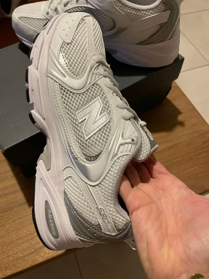 Baskets femme New balance neuve taille 38 blanche et grise - photo numéro 4