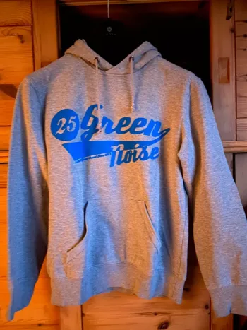 Sweat-shirt à capuche.