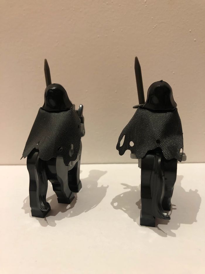 Figurine type lego 2 nazgul à cheval. Le seigneur des anneaux - photo numéro 3