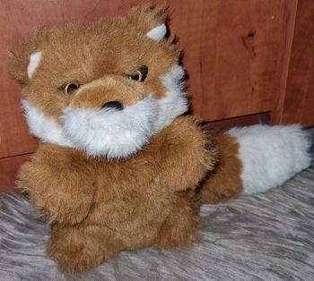 Renard en peluche tout doux
