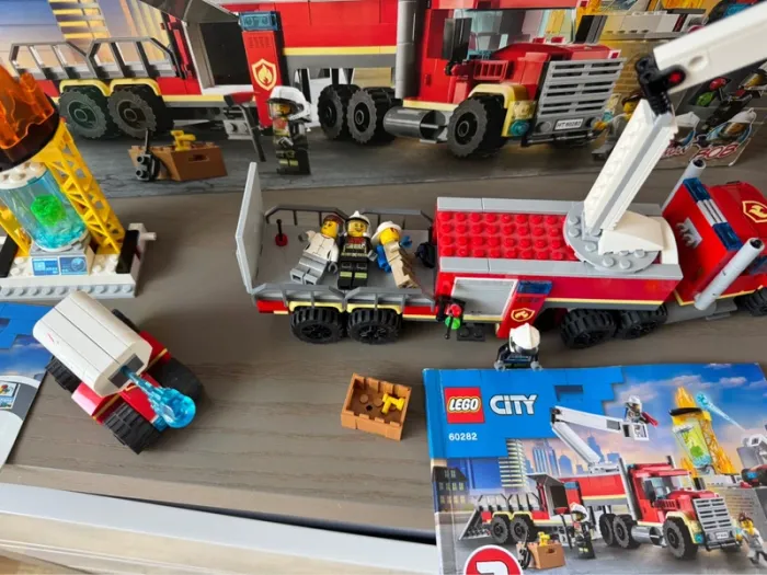 Lego 60282 City Fire L’unité de Commandement des Pompiers - photo numéro 2
