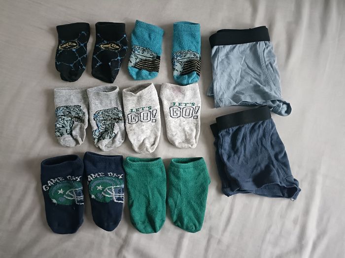Lot de chaussettes 25-27 garçon et 2 caleçons 3ans