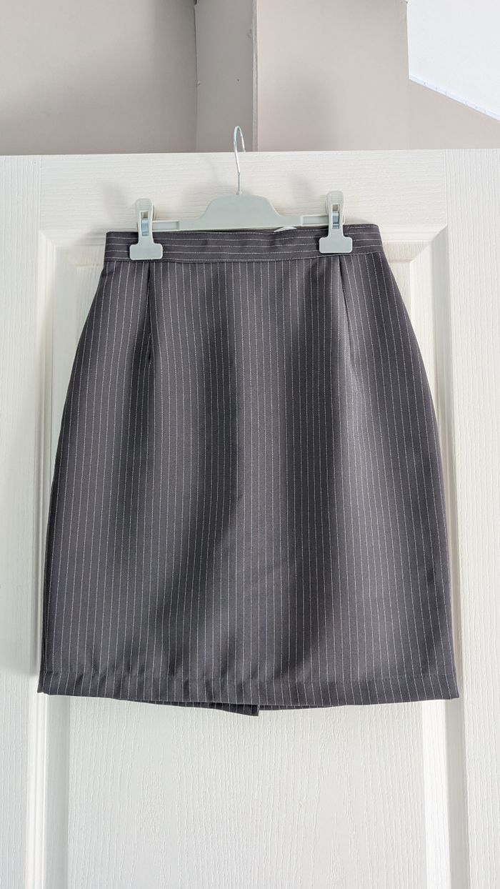 Jupe classe à rayures taille 38